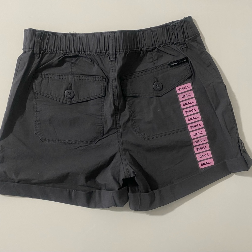NWOT Women's Gray Shorts - Picture 4 of 6